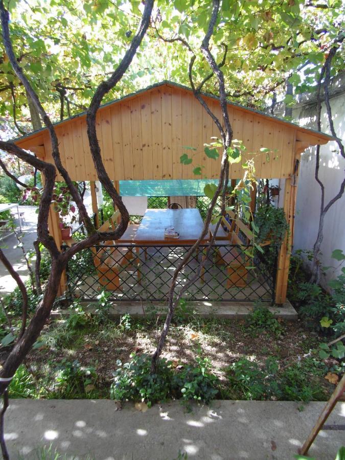 Florians Guesthouse Shkodër Екстериор снимка